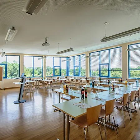 Otel Jufa Im Brueckenkopfpark - Jülich
