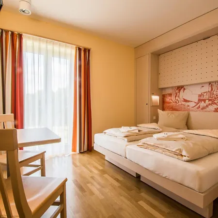 Jufa Im Brückenkopfpark - Hotel Jülich