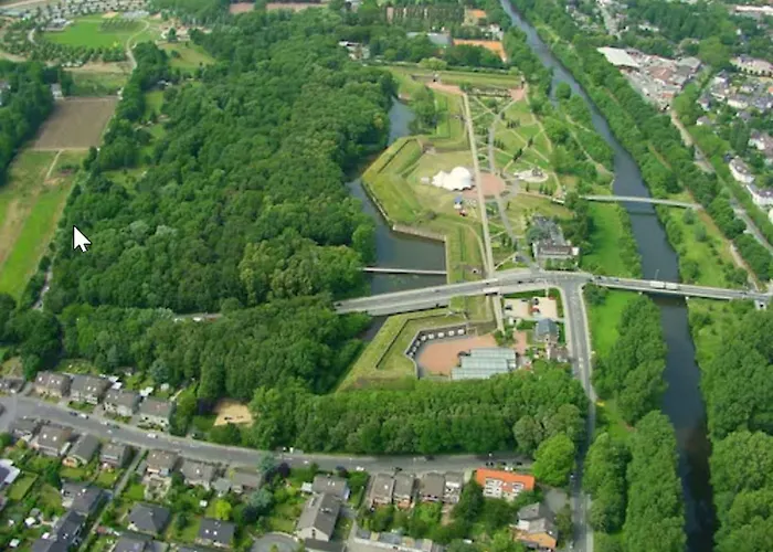 Отель Jufa Im Brueckenkopfpark - 3*